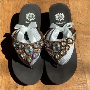 Sparkly bronze Yellow Box flip flops. Size 8